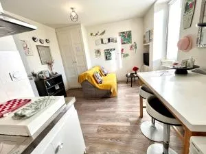 Le Cosy, accès terrasse de l'établissement - Beaucroissant