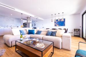 Luxury apartment with sea and golf view