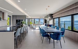 Deluxe Villa Nitia with 4 bedrooms 550m from sandy beach