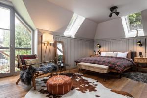 Peaceful, Cozy Designer Mountain Studio