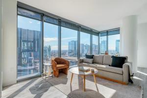Downtown 2br w lounge deck wd pool ATX-231