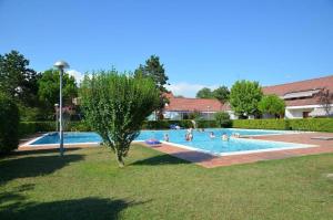 Cozy one bedroom apartment with pool and AC