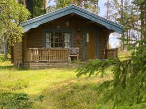 Timrad stuga i kanten av skogen med SPA möjlighet