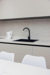 The Seaside Oasis Apartment by PikHost