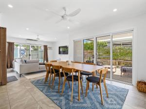 The Beachside Sanctuary -500m from Beach with Pool & Heated Spa