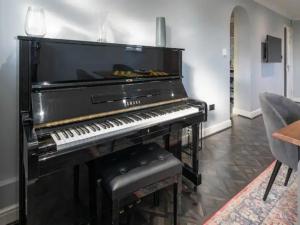 Pass the Keys Stylish Modern 3 bed house with Parking