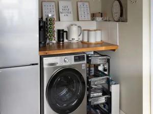 Pass the Keys Stylish Modern 3 bed house with Parking