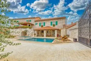 Rustic villa Kata with outdoor pool in Sveti Lovrec - Selina