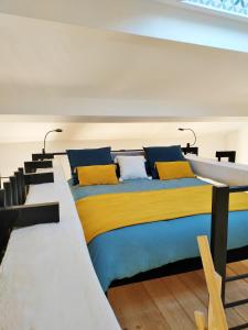 Grand studio lumineux au calme, centre historique