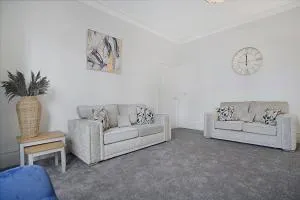 Spacious Retreat with Backyard Bliss, Sleeps 7 - Low Etherley