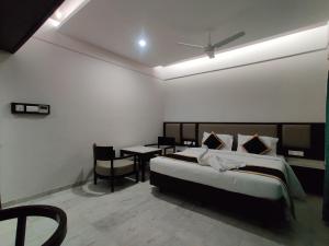 Hotel Saratharajans