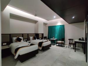 Hotel Saratharajans