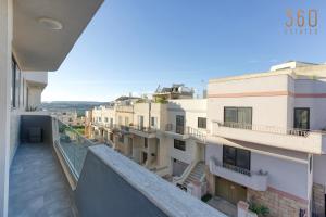Relaxing 2BR home with Private Balcony in Mellieha by 360 Estates