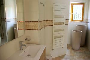 B&B / Chambres d'hotes Domaine Les Cigales : Chambre Double - Vue sur Piscine