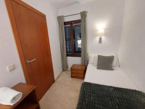 Standard Single Room with Shower room in Hotel Can Guixa