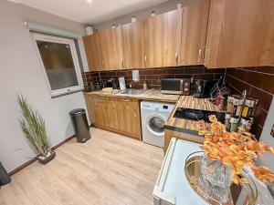 Stunning Studio Garden House - Free Wifi & Parking