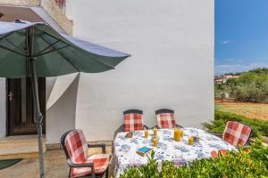 Apartment SOPHIE with garden near Pula and beautiful beach