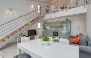 3 Bedroom Stunning Apartment In Peroj