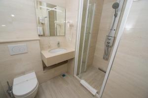 Double Room with Sea View and Balcony room in Hotel Biokovo