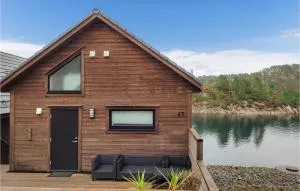 Awesome Home In Urangsvåg With Wifi - Ervik