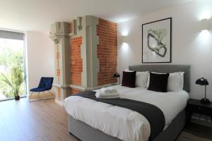 Kew Bridge by Viridian Apartments