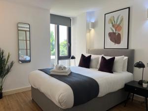 Kew Bridge by Viridian Apartments