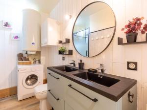 Appartement idéal pour 6 personnes, avec terrase de 24m², proche téléphérique et commerces - FR-1-296-459