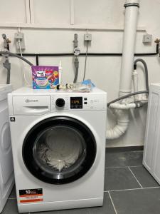 Moderne Wohnung Karlsruhe Neureut, Fußbodenheizung - Regendusche - Waschmaschine - Stellplatz