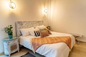 Edificio Ayos dentro la ciudad amurallada