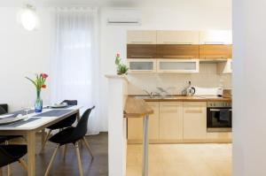 Kazinczy 3 Jewish HQ Bedroom + Living with Balcony