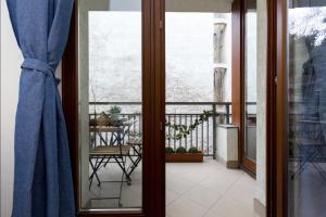 Kazinczy 3 Jewish HQ Bedroom + Living with Balcony