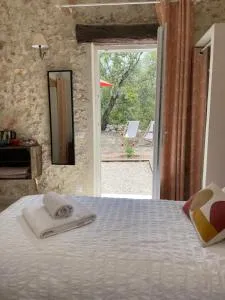 La Parenthèse du Var - Chambre d'hôtes petits déjeuners inclus et terrasse ombragée - La Caravane