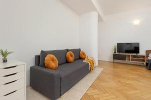 Studio in the Center of Warsaw with Balcony and Separate Kitchen by Renters
