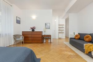 Studio in the Center of Warsaw with Balcony and Separate Kitchen by Renters