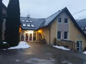 拉吉旅馆 - 特尔乔夫