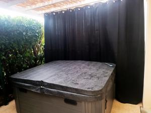 Maisons de vacances Cocon romantique avec jacuzzi exterieur : photos des chambres