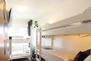 Hotel Ulm Zentrum - Komplettes Zimmer, Hochbett, Android TV & eigenem Bad - perfekt für Familien & Gruppen - Blaustein