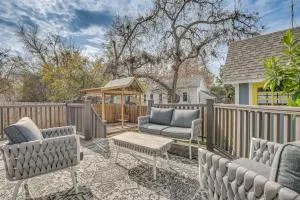 Brenham Rental with Deck and Yard Less Than 1 Mi to Downtown! - Greenvine