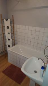 SPA central charmant duplex cosy 90m2 à 300m rue piétonne et 500 m du port