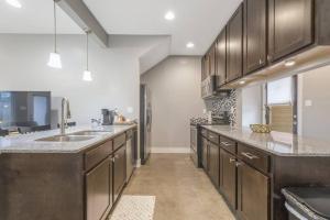 Cozy 2 Bed Townhome near the Hospital