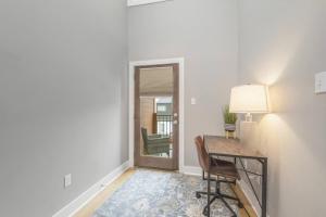 Cozy 2 Bed Townhome near the Hospital