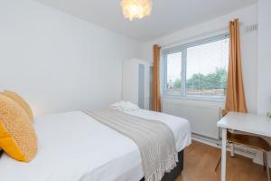 Contractor Base Avonmouth 4 Bed Van Parking Sleeps 7
