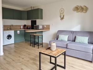Appartements Studio Terrasse wifi parking a 50m du Tram B : photos des chambres