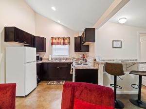 Chardonnay Cottage - GOTL Strip - Cozy & Quaint