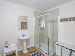 Sea Front Spacious Apartment on Anglesey