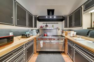 Quiet Bandera Country Home with Medina River Access!