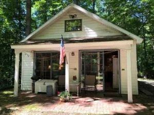 Quiet cottage on wooded property - Solomons