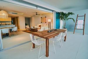 Luxury 3bdr Beachfront Condo, Peninsula Ixtapa