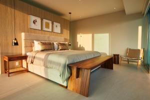 Luxury 3bdr Beachfront Condo, Peninsula Ixtapa