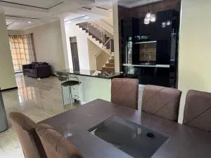 Steady State Apartment 1 - Shimwansa